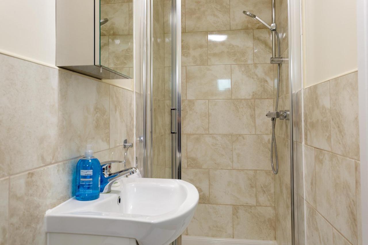 St Mary'S - Modern Central Huge Studio Apartments 사우샘프턴 객실 사진