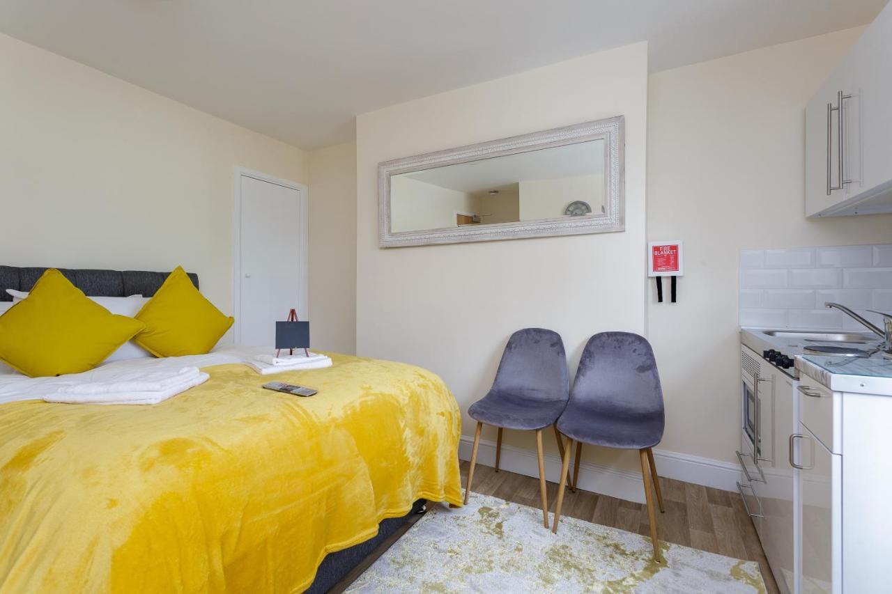 St Mary'S - Modern Central Huge Studio Apartments 사우샘프턴 객실 사진